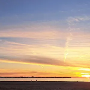 Apartamento Atico Primera Linea De Playa Con Vistas Al Mar-climatizado-wifi-parking, El Puerto de Santa María